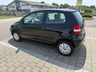 Gebraucht VW Fox 54 PS (39 kW) 2007 Schwarz Kleinwagen