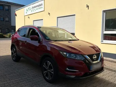 Gebraucht Nissan Qashqai Acenta 140 PS (102 kW) 2020 Rot SUV