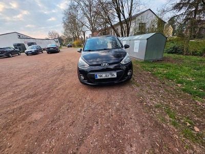 Gebraucht Hyundai i10 Classic 67 PS (49 kW) 2016 Schwarz Kleinwagen