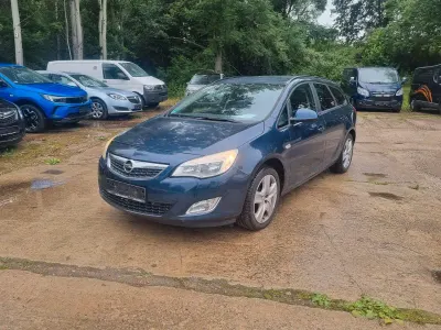 Gebraucht Opel Astra Design Edition 120 PS (88 kW) 2011 Blau Kombi