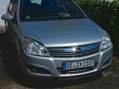 Gebraucht Opel Astra Innovation 116 PS (85 kW) 2008 Silber Limousine