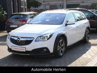 Gebraucht Opel Insignia Country Tourer 163 PS (119 kW) 2013 Weiß Kombi