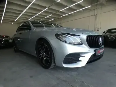 Gebraucht Mercedes E220 AMG 194 PS (142 kW) 2020 Silber Limousine