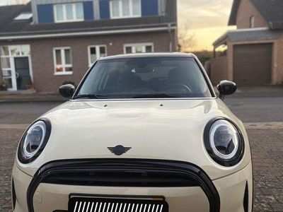 Gebraucht Mini Cooper Classic 136 PS (100 kW) 2021 Weiß Kleinwagen