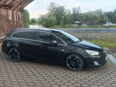 Gebraucht Opel Astra Sport 179 PS (131 kW) 2012 Kombi