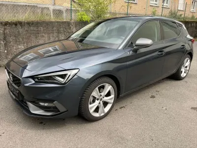 Używany Seat Leon FR 150 KM (110 kW) 2025 Szary Sedan/Limuzyna