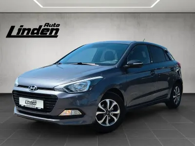 Gebraucht Hyundai i20 Passion 84 PS (61 kW) 2018 Grau Limousine