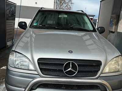 Usata Mercedes ML320 214 CV (157 kW) 2000 Argento SUV