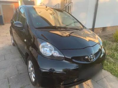 Second-hand Toyota Aygo 68 CP (50 kW) 2006 Negru Hatchback