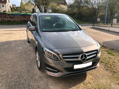 Usata Mercedes B180 109 CV (80 kW) 2017 Grigio Monovolume