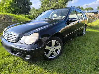 Używany Mercedes C220 150 KM (110 kW) 2005 Czarny Kombi