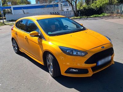 Gebraucht Ford Focus ST 250 PS (183 kW) 2017 Gelb Limousine