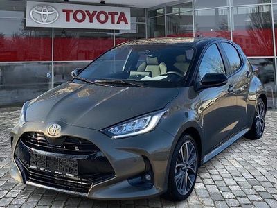 Braun Gebraucht 2024 Toyota Yaris Hybrid Plus Limousine | 24.990 € (Guter Preis)