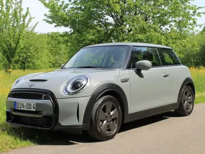 Gebraucht Mini Cooper S Essential 178 PS (130 kW) 2022 Grau Kleinwagen