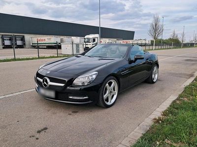 Second-hand Mercedes SLK250 204 CP (150 kW) 2015 Negru Cabrio
