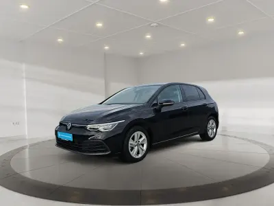 Gebraucht VW Golf VIII Life 131 PS (96 kW) 2023 Deep black perleffekt Limousine