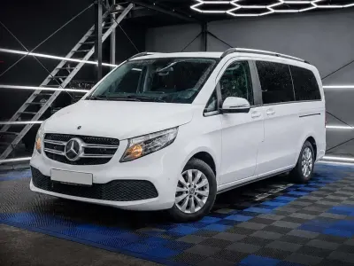 Gebraucht Mercedes V220 163 PS (119 kW) 2022 Arktikweiss Van / Kleinbus