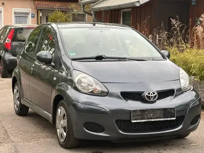 Gebraucht Toyota Aygo 68 PS (50 kW) 2010 Grau Kleinwagen
