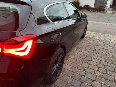 Usata BMW 120 Sport Line 190 CV (139 kW) 2016 Nero Utilitaria