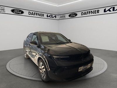 Neu Opel Mokka 131 PS (96 kW) 2025 Lackierung schwarz perla nera/ SUV