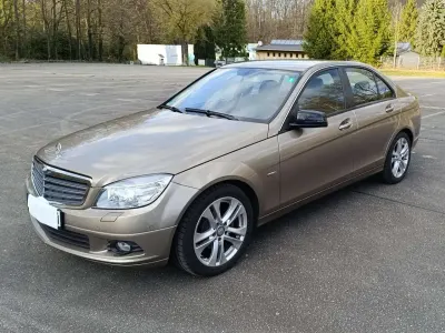 Second-hand Mercedes C200 136 CP (100 kW) 2009 Auriu Berlinǎ