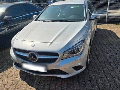 Silber Gebraucht 2015 Mercedes 250 Limousine | 18.600 € (Etwas zu teuer)