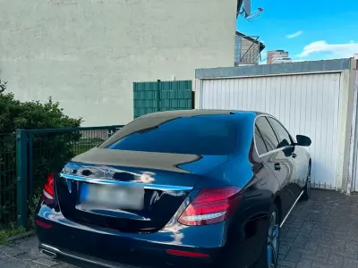 Gebraucht Mercedes E350 Avantgarde 286 PS (210 kW) 2019 Blau Limousine