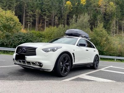 Infiniti QX70