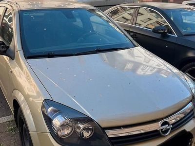 Usata Opel Astra 120 CV (88 kW) 2004 Oro Utilitaria