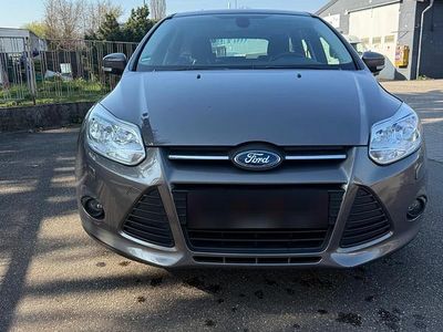 Gebraucht Ford Focus 92 PS (67 kW) 2013 Grau Kombi