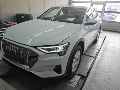 Gebraucht Audi e-tron Sport 300 kW (408 PS) 2023 Weiß SUV