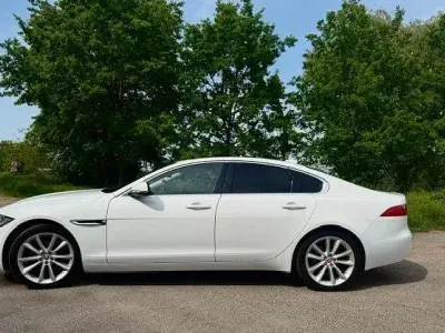 Gebraucht Jaguar XF 180 PS (132 kW) 2017 Weiß Limousine
