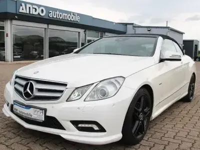 Gebraucht Mercedes E250 AMG line 204 PS (150 kW) 2011 Weiß Cabrio
