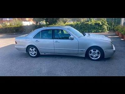Gebraucht Mercedes E270 210 PS (154 kW) 2001 Silber Limousine