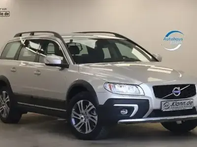 Gebraucht Volvo XC70 Momentum 181 PS (133 kW) 2015 Bright silver (metallic) Kombi