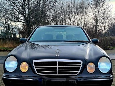 Gebraucht Mercedes E240 Avantgarde 170 PS (125 kW) 2000 Schwarz Limousine