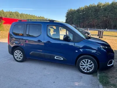 Gebraucht Citroën Berlingo Feel 102 PS (75 kW) 2022 Blau Van / Kleinbus