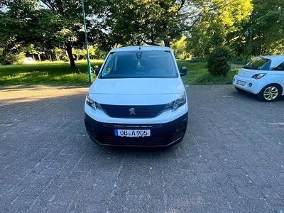 Gebraucht Peugeot Partner 105 PS (77 kW) 2020 Weiß Van / Kleinbus