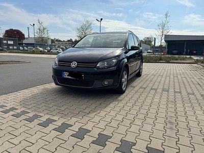 Second-hand VW Touran 140 CP (102 kW) 2011 Negru Monovolum