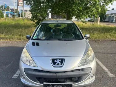 Gebraucht Peugeot 206 Urban Move 73 PS (53 kW) 2011 Silber Limousine