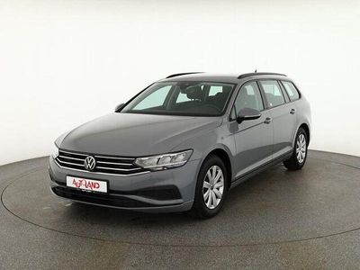Gebraucht VW Passat 122 PS (89 kW) 2022 Grau Kombi