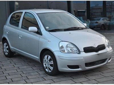 Grau Gebraucht 2004 Toyota Yaris Kleinwagen | 4.200 € (Fairer Preis)