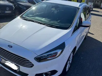 Gebraucht Ford S-MAX Titanium 179 PS (131 kW) 2016 Weiß Van / Kleinbus