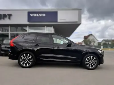 Gebraucht Volvo XC60 Plus 197 PS (144 kW) 2023 Onyxblackmetallic (metallic) SUV