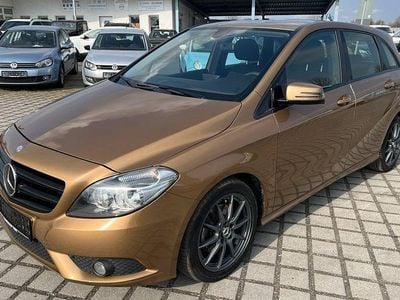Gebraucht Mercedes B200 136 PS (100 kW) 2012 Beige Van / Kleinbus