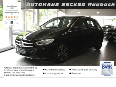 Gebraucht Mercedes B180 136 PS (100 kW) 2022 Kosmosschwarz metallic Van / Kleinbus