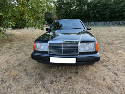 Gebraucht Mercedes E200 118 PS (86 kW) 1992 Schwarz Limousine