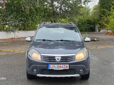 Gebraucht Dacia Sandero Stepway 84 PS (61 kW) 2012 Grau SUV
