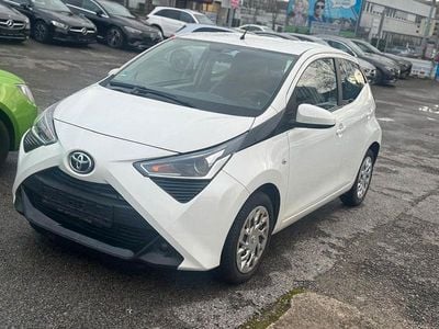 Weiß Gebraucht 2020 Toyota Aygo X-play Kleinwagen | 8.990 € (Fairer Preis)