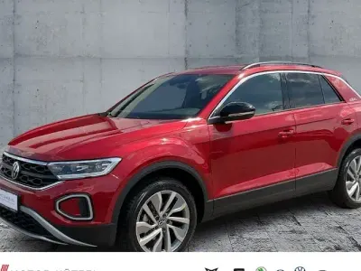Usado VW T-Roc Goal 150 CV (110 kW) 2025 Rojo SUV